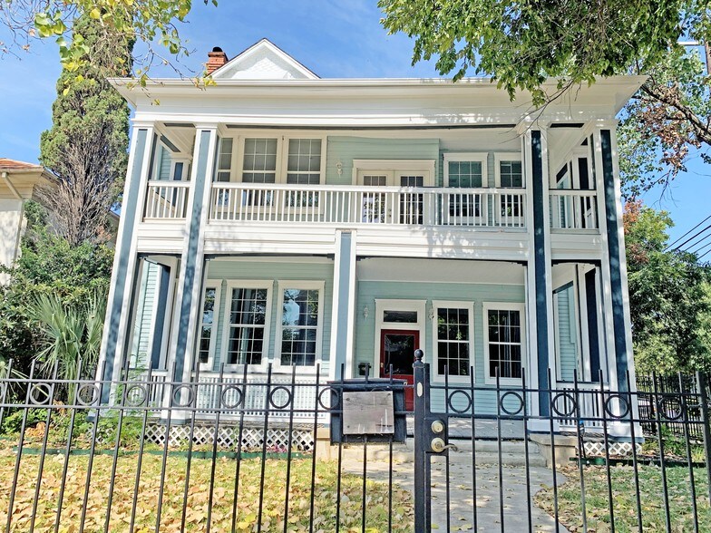 More Photos Of 127 Lewis St, San Antonio Office For Sale