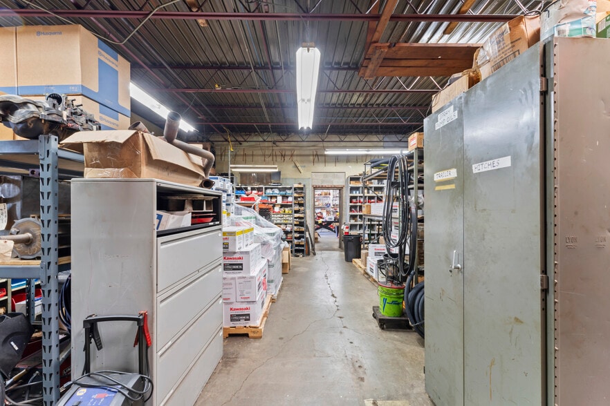 More Photos Of 15 Virgil St, Stamford Freestanding For Sale