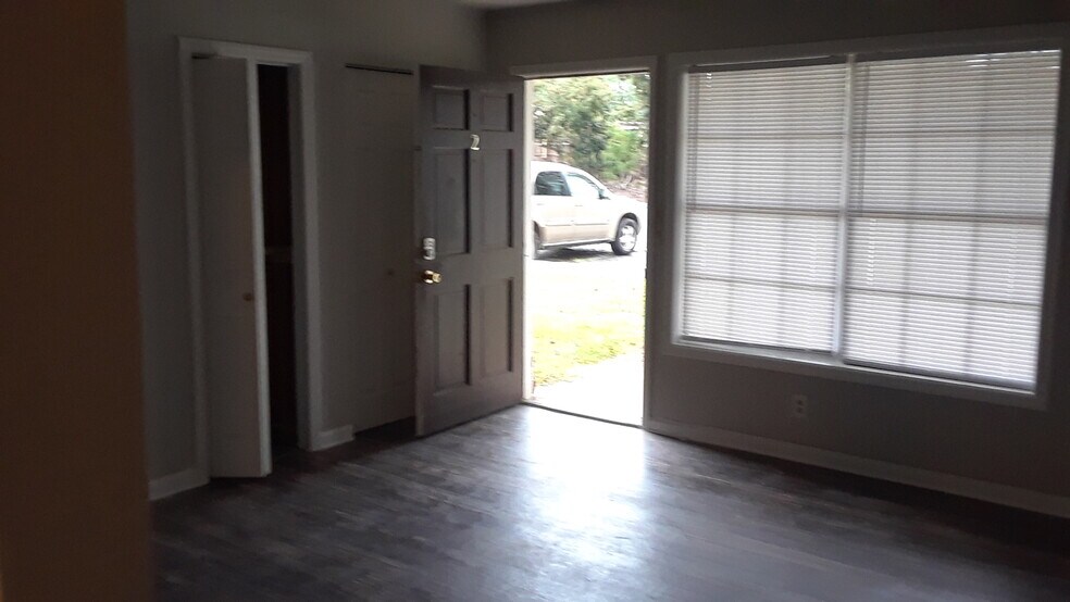 More Photos Of 323 S King Ave, Pine Mountain Apartments For Sale