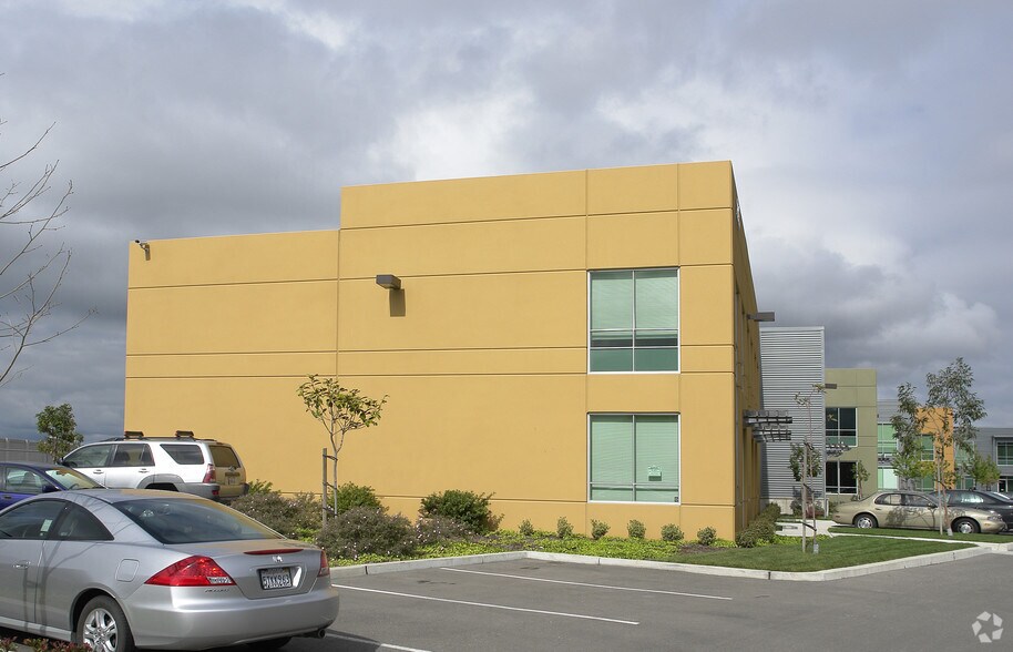 More Photos Of 865 Marina Bay Pky, Richmond Flex For Lease