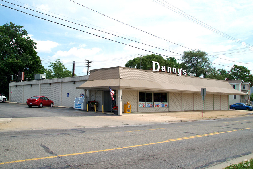 Primary Photo Of 1004 W Elm Ave, Monroe Freestanding For Sale