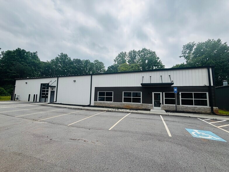 Primary Photo Of 131 Parkwood Cir, Carrollton General Retail For Lease