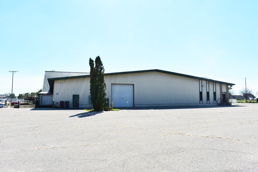 More Photos Of 1901 Beloit Ave, Janesville Bar For Sale