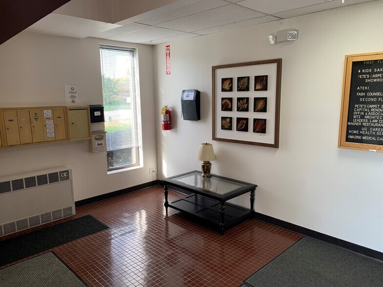 More Photos Of 684 W Boughton Rd, Bolingbrook Office For Lease
