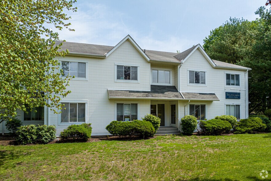 More Photos Of 2 Forest Park Dr, Farmington Medical For Lease