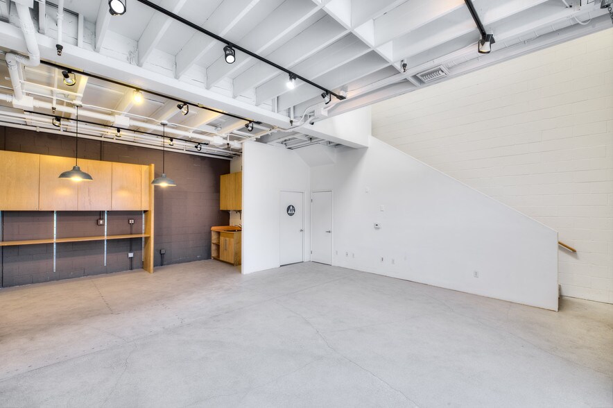 More Photos Of 1633-1639 Electric Ave, Venice Light Manufacturing For Lease