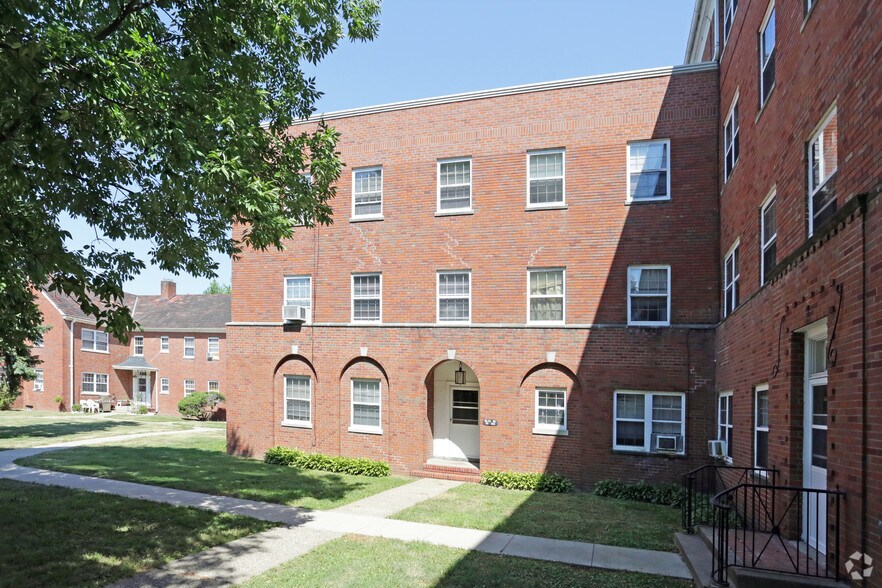 More Photos Of 3333 Grand Ave, Des Moines Apartments For Sale