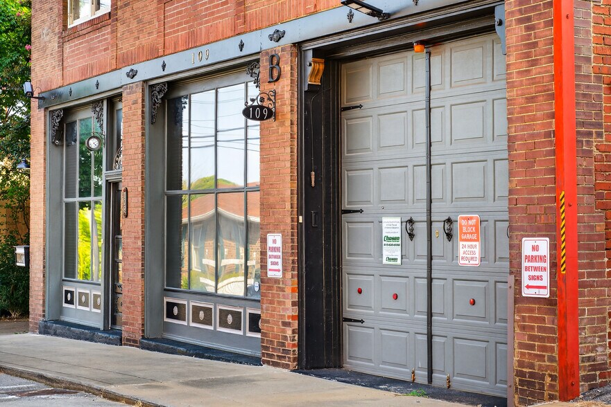 More Photos Of 109 7th Ave E, Springfield Flex For Sale