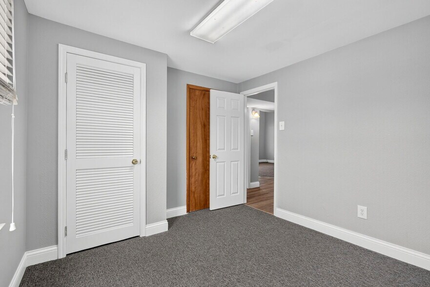 More Photos Of 9 Mingo Ln, Lake Saint Louis General Retail For Lease