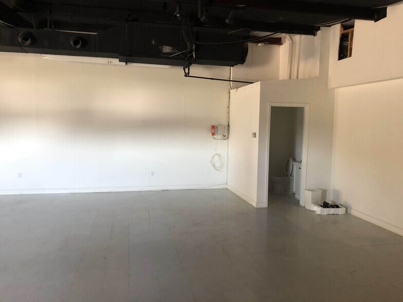 More Photos Of 2016 N Westwood Blvd, Poplar Bluff Freestanding For Sale