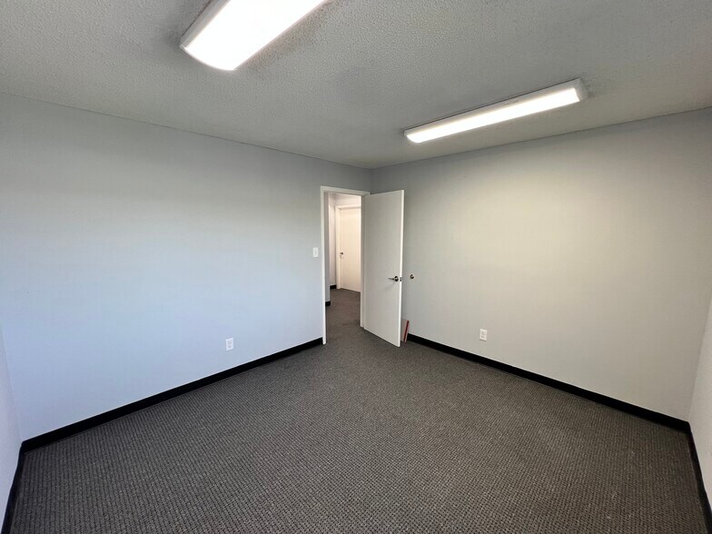 More Photos Of 8001 Shawnee Mission Pky, Shawnee Mission Office For Lease