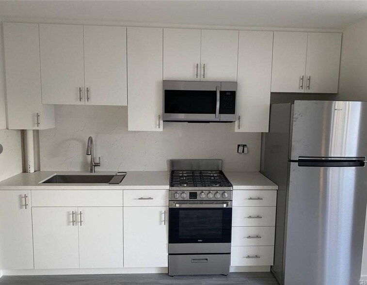 More Photos Of 405 W Broadway, Glendale Apartments For Sale