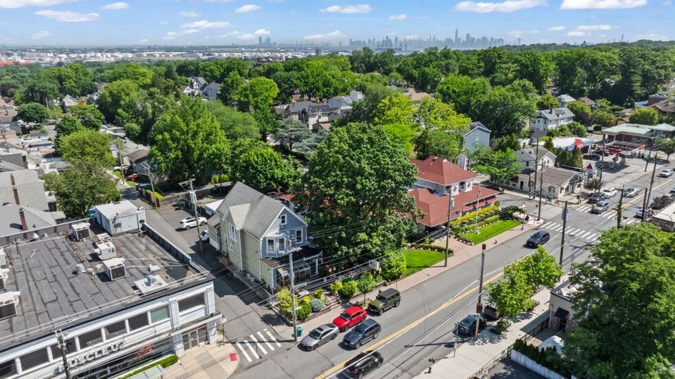 More Photos Of 585 Forest Ave, Staten Island Restaurant For Sale