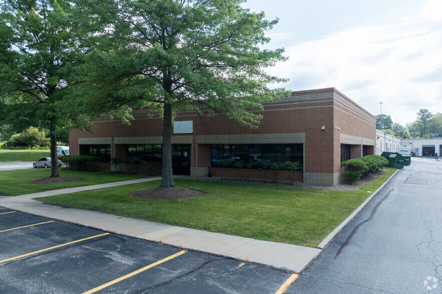 More Photos Of 6650 W Snowville Rd, Brecksville Research And Development For Lease