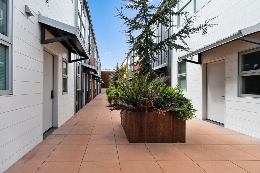More Photos Of 202 Panetta Ave, Santa Cruz Flex For Sale
