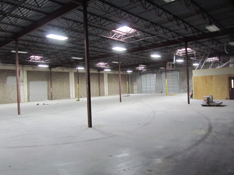 More Photos Of 101 45th St, Corpus Christi Distribution For Lease