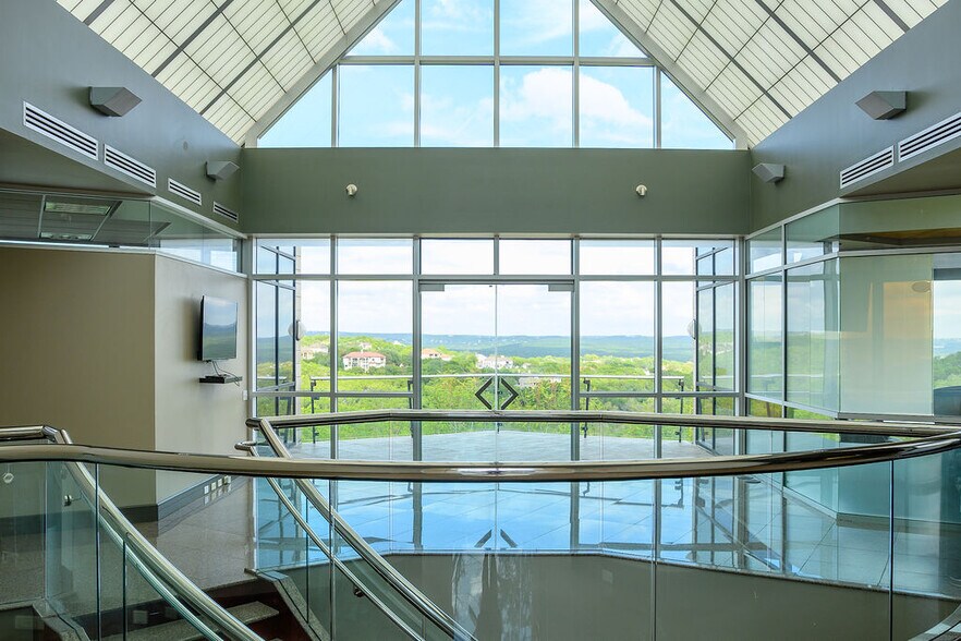 More Photos Of 8226 Bee Caves Rd, Austin Office For Sale