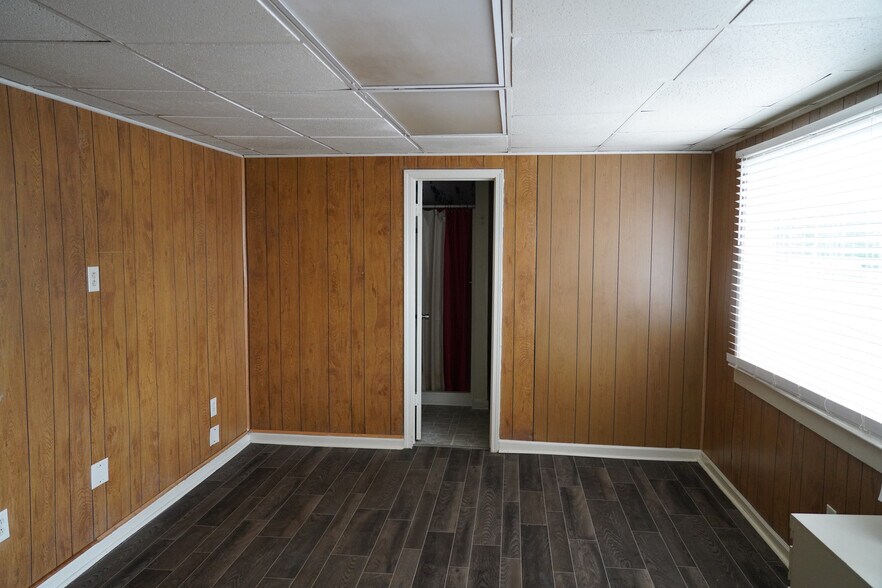 More Photos Of 2012 W Whitner St, Anderson Auto Repair For Sale