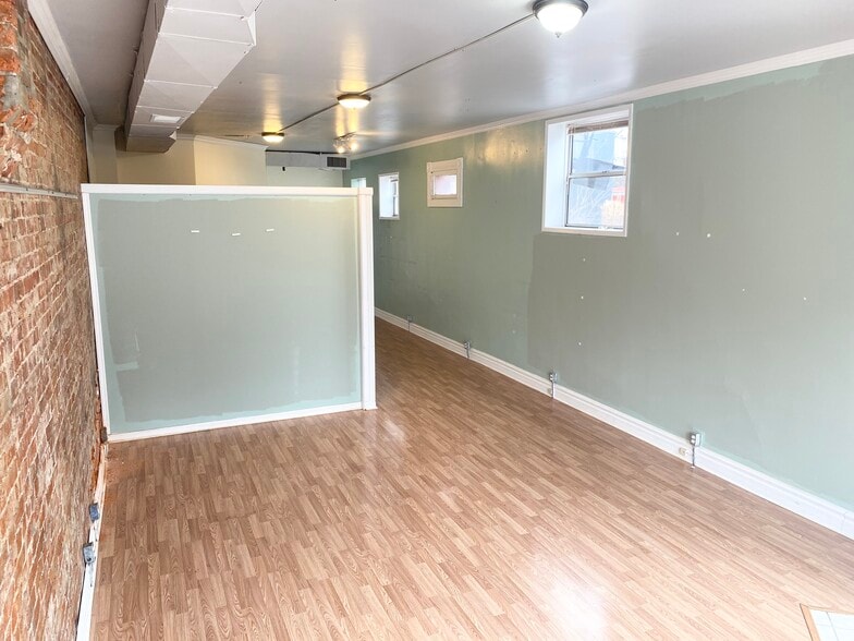 More Photos Of 1008 Lee St, Covington Storefront Retail Residential For Lease