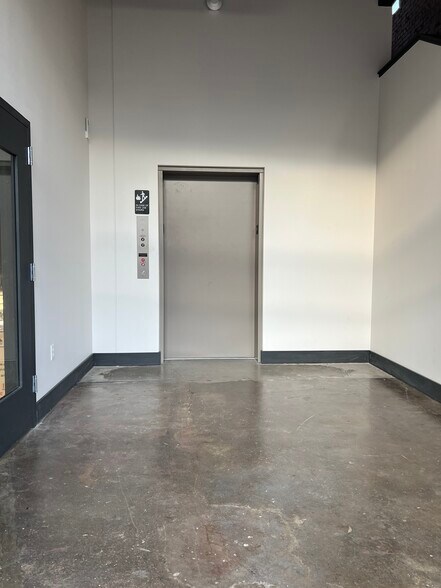 More Photos Of 105 N High St, Winchester Storefront Retail Office For Lease