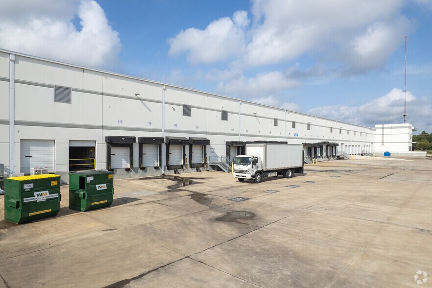 More Photos Of 9851 Fallbrook Pines Dr, Houston Industrial For Sale