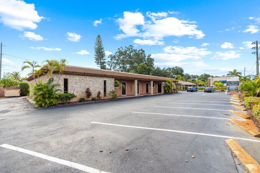 More Photos Of 1701 66th St N, Saint Petersburg Medical For Sale