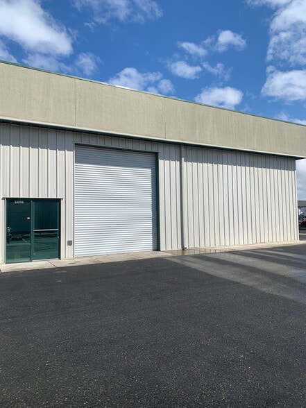 More Photos Of 526 Charity Way, Modesto Warehouse For Lease