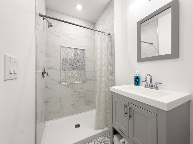 More Photos Of 5100 Atlantic Ave, Wildwood Hotel For Sale