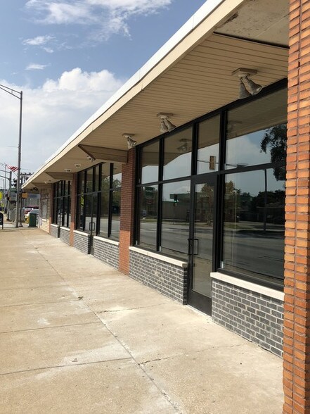 More Photos Of 1250-1254 W 127th St, Calumet Park Storefront Retail Office For Lease