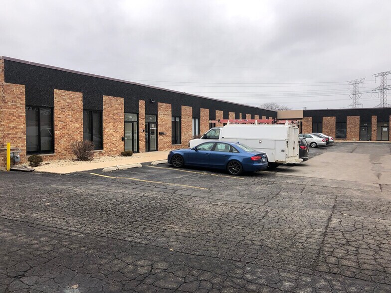 More Photos Of 400-490 Bonnie Ln, Elk Grove Village Warehouse For Lease