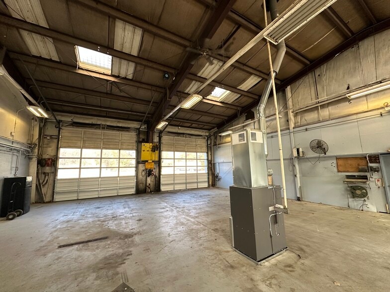 More Photos Of 8271 Brock Bridge Rd, Laurel Warehouse For Sale