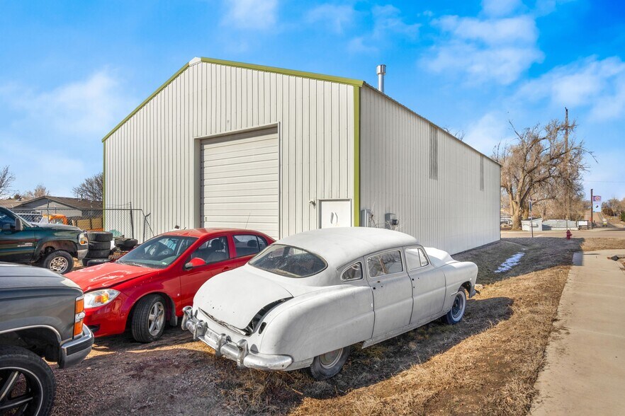 More Photos Of 106 W 4th St, Severance Warehouse For Sale