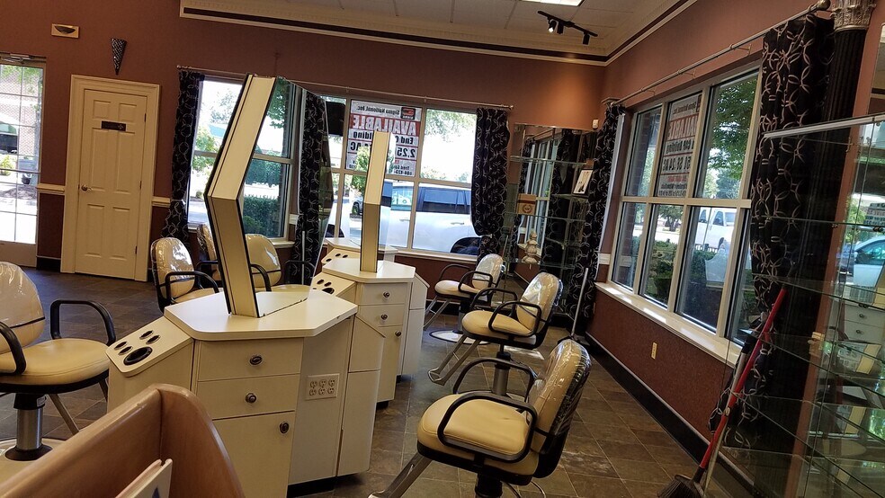 More Photos Of 1260-1272 Alverser Plz, Midlothian Storefront Retail Office For Lease