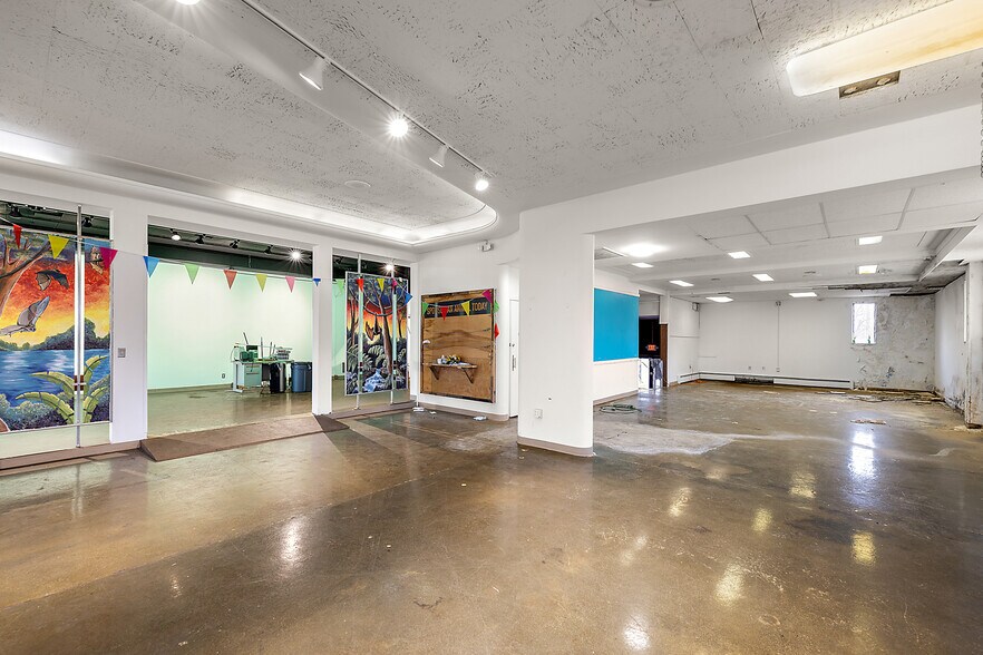 More Photos Of 71-75 W Huron St, Pontiac Office For Sale