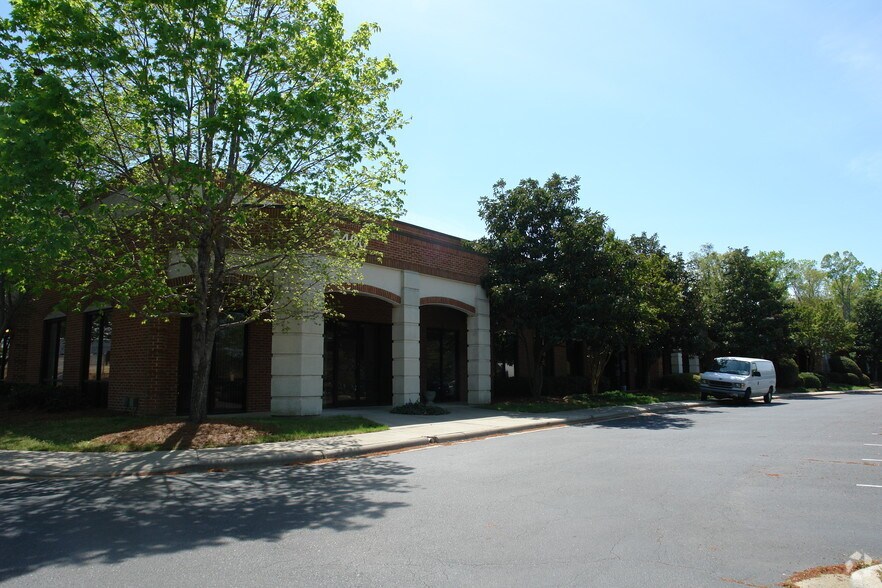 More Photos Of 2400 Crownpoint Executive Dr, Charlotte Office For Lease