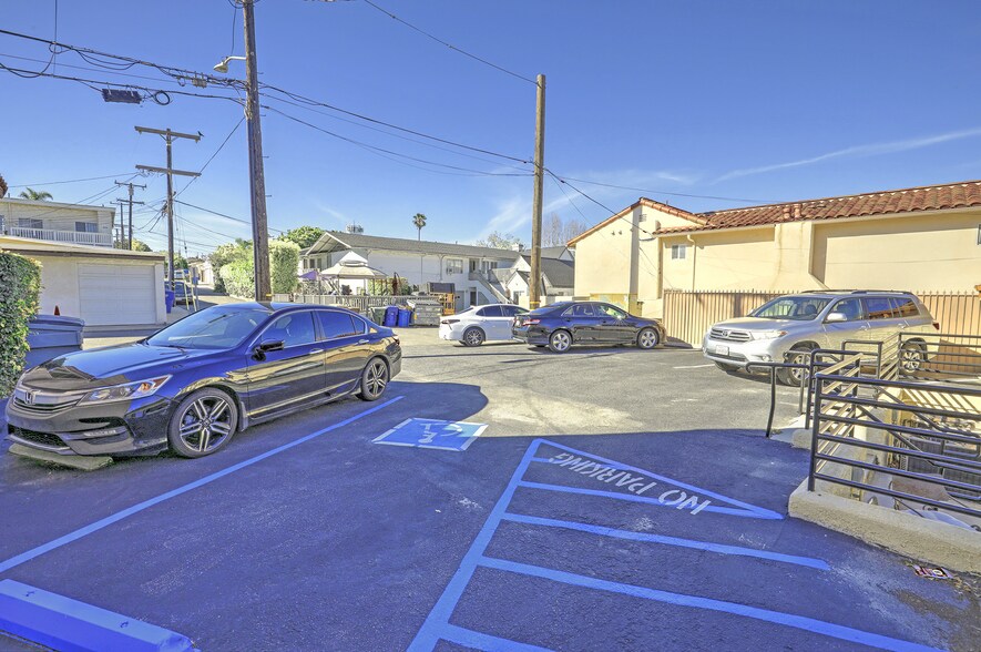 More Photos Of 2068 Ventura Blvd, Camarillo Freestanding For Sale