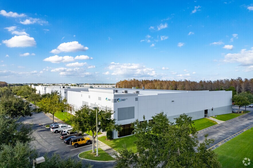 More Photos Of 2487 Tradeport Dr, Orlando Distribution For Lease
