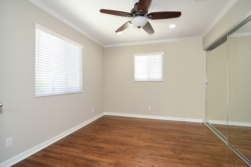 More Photos Of 22839 Dolorosa St, Woodland Hills Multifamily For Lease