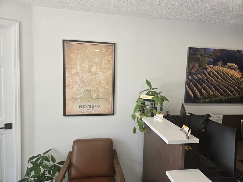 More Photos Of 2911 E Portland Rd, Newberg Office For Sale