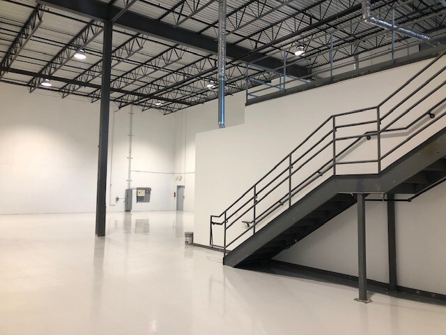 More Photos Of 340 Marshall Ave, Aurora Warehouse For Sale