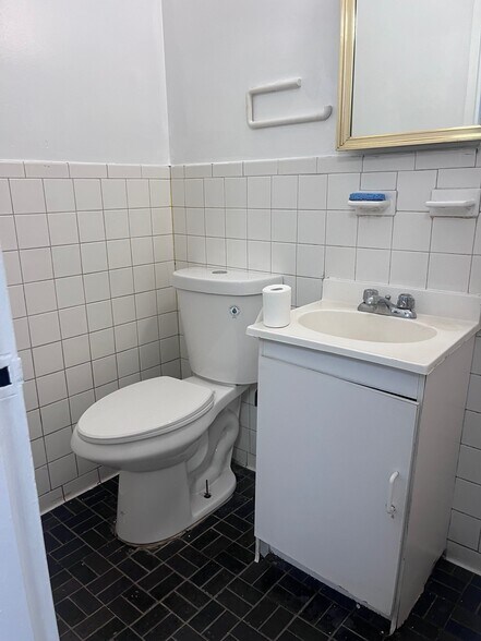 More Photos Of 219 W 14th St, New York Apartments For Lease