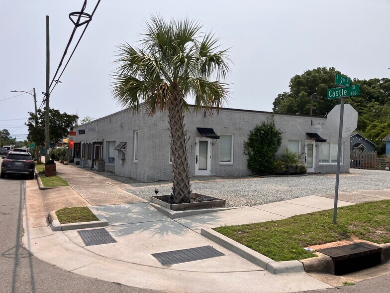 Primary Photo Of 902 S Castle St, Wilmington General Retail For Sale