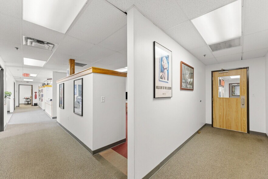 More Photos Of 900 W Miller Rd, Iola Manufacturing For Sale