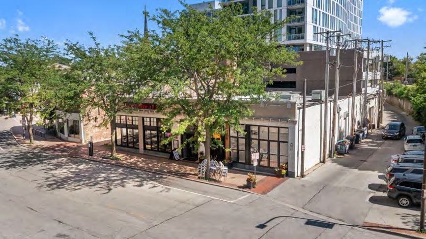 More Photos Of 810-812 Grove St, Evanston Bar For Sale