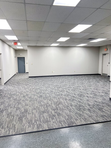 More Photos Of 1933 Elm Tree Dr, Nashville Service For Lease