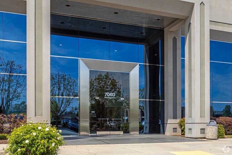 More Photos Of 7060 N Fresno St, Fresno Office For Lease
