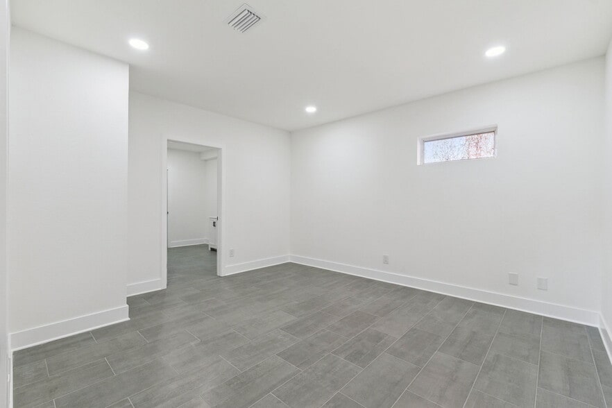 More Photos Of 557 W Plant St, Winter Garden Office For Sale