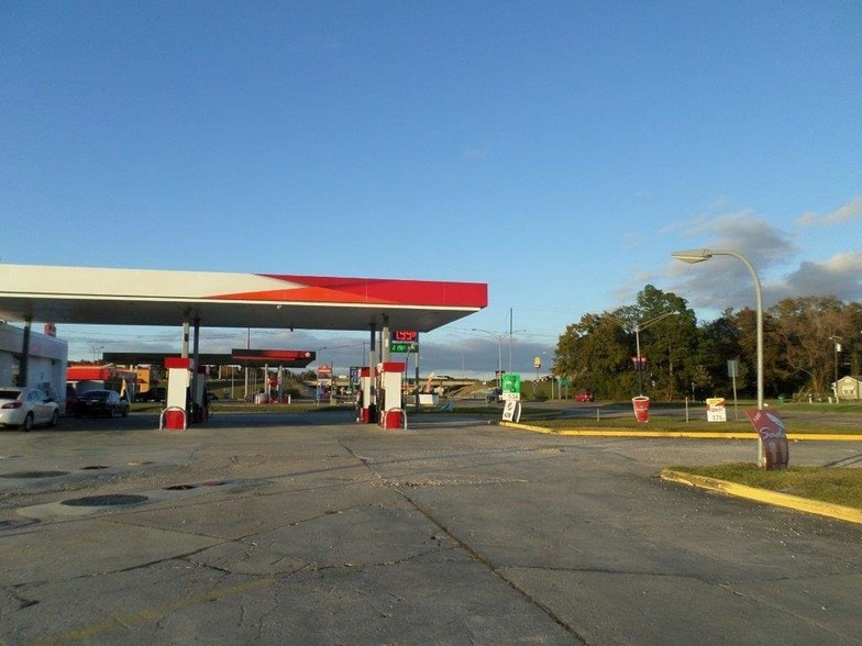 More Photos Of 1419 The Blvd, Rayne Service Station For Lease