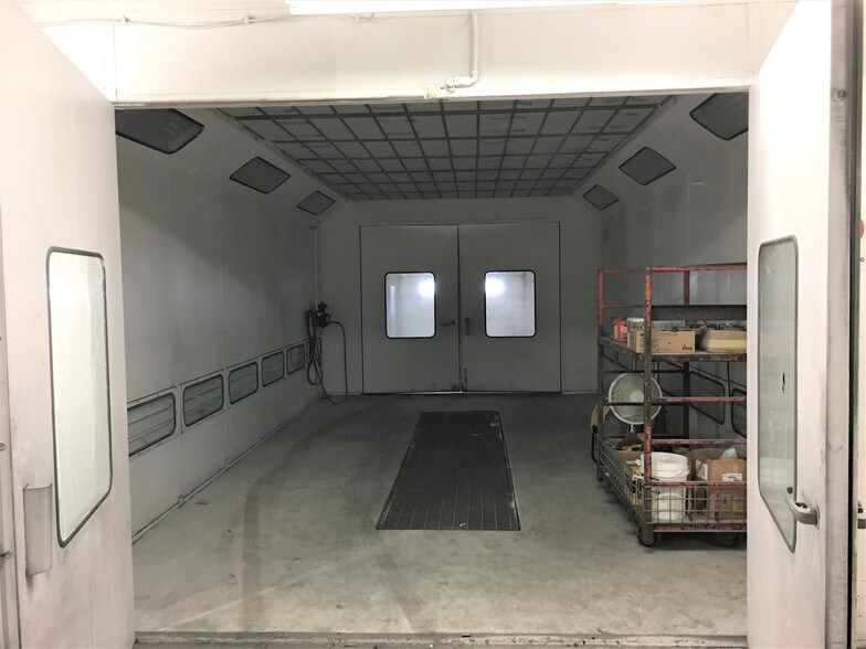 More Photos Of 1441 Central Ave, Columbus Auto Repair For Lease