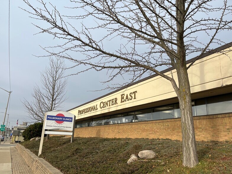 More Photos Of 900 E Michigan Ave, Jackson Office For Lease